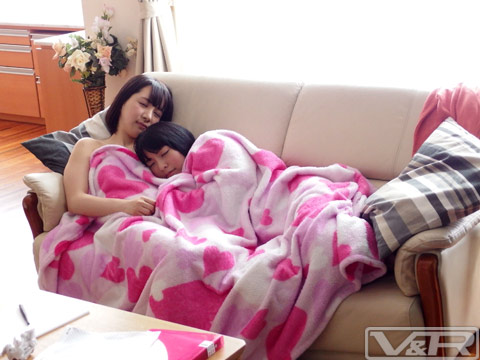 VRTM-003&nbsp; ずっと一緒にいようね～友達以上恋人未満が変わる瞬間～